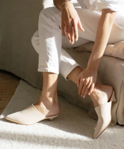 Hot Oiled Leather Kitten Heel Mule Women Heels