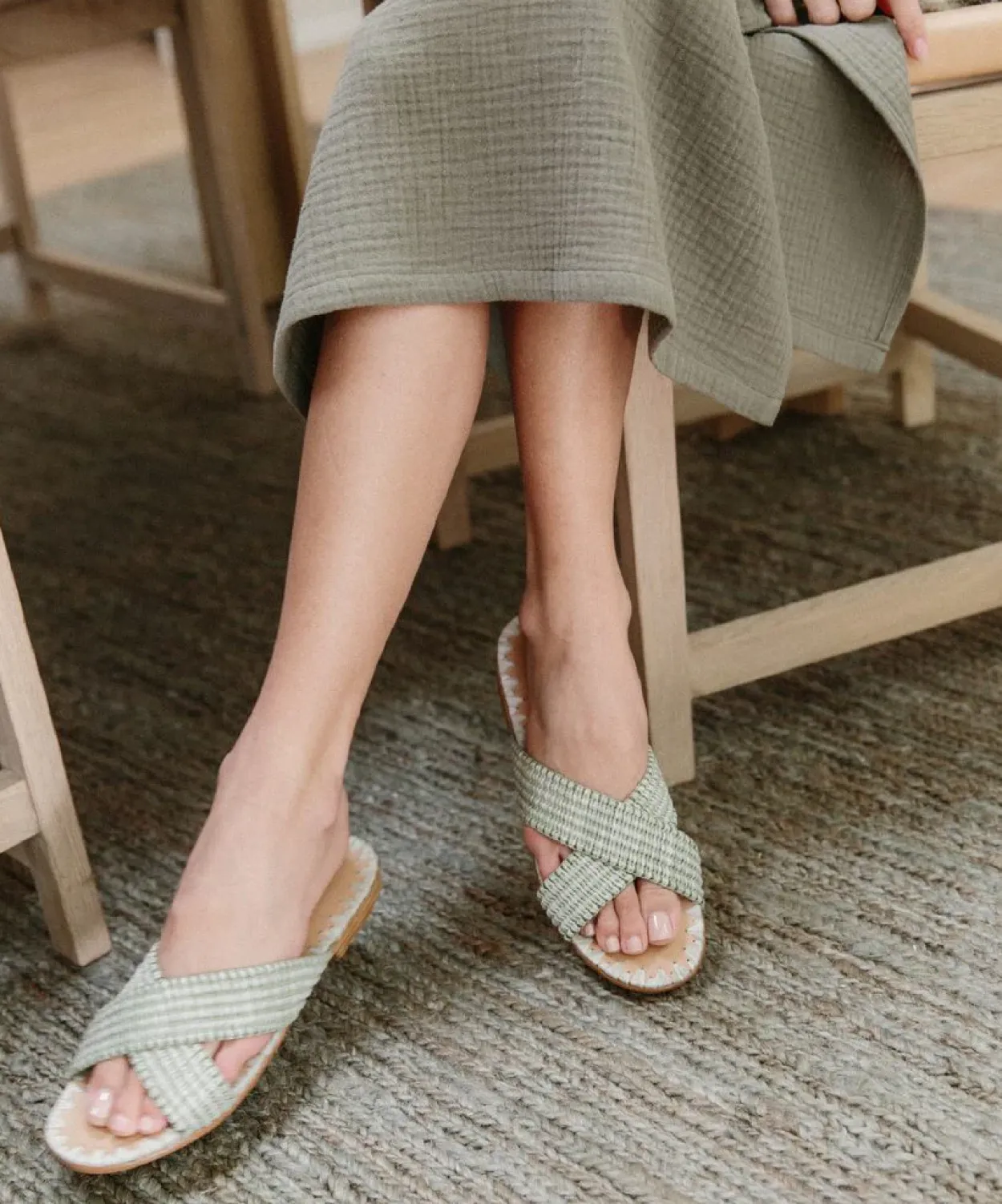 Hot Raffia Crossover Sandal Women Swim & Beach